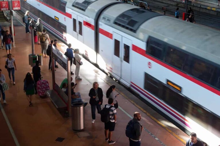 La salida de vía de un tren en Atocha afecta a la circulación de la línea C-2 de Cercanías a Guadalajara