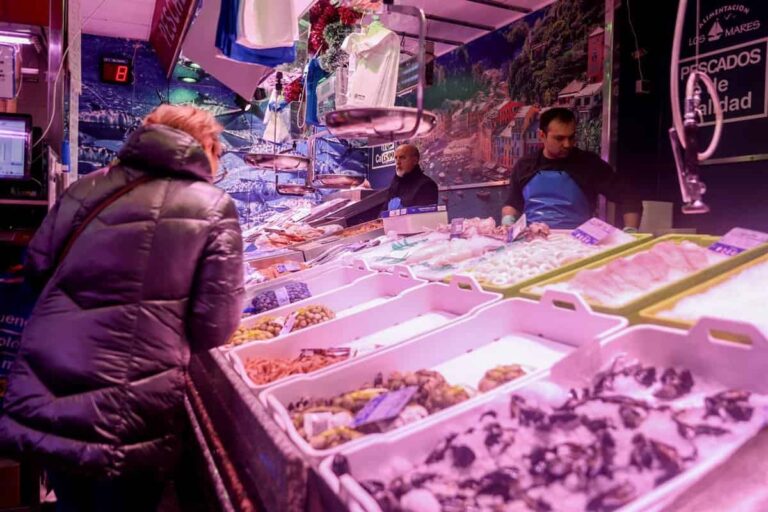 La cesta básica de la compra se encarece en 2023 el 1,8% con el aceite de oliva disparado con un alza de 51%