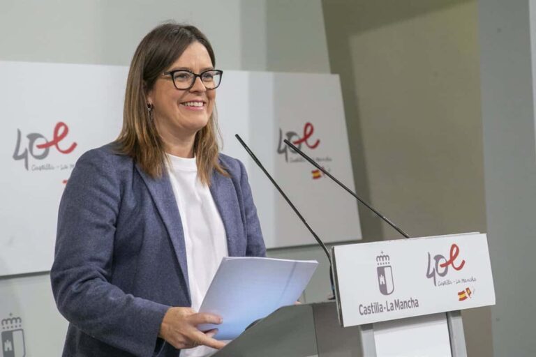 Junta aumenta en 107.331 euros el presupuesto del transporte sensible a la demanda en la comarca de Campo de Montiel