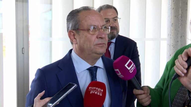 La Junta acusa a Paco Núñez "inventarse cifras" y niega que se hayan perdido 1.000 millones en financiación en C-LM