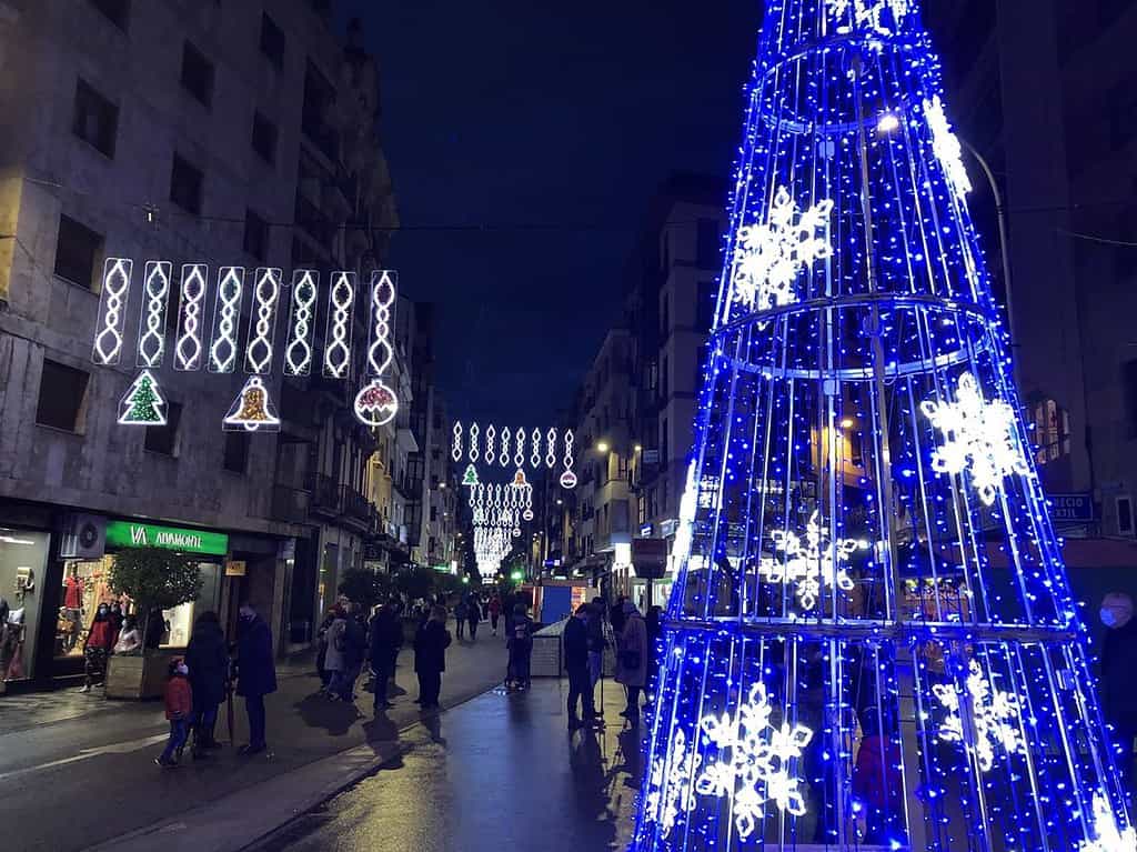 El pasacalles 'Los Duendes de la Navidad' inicia este martes la Navidad en Cuenca