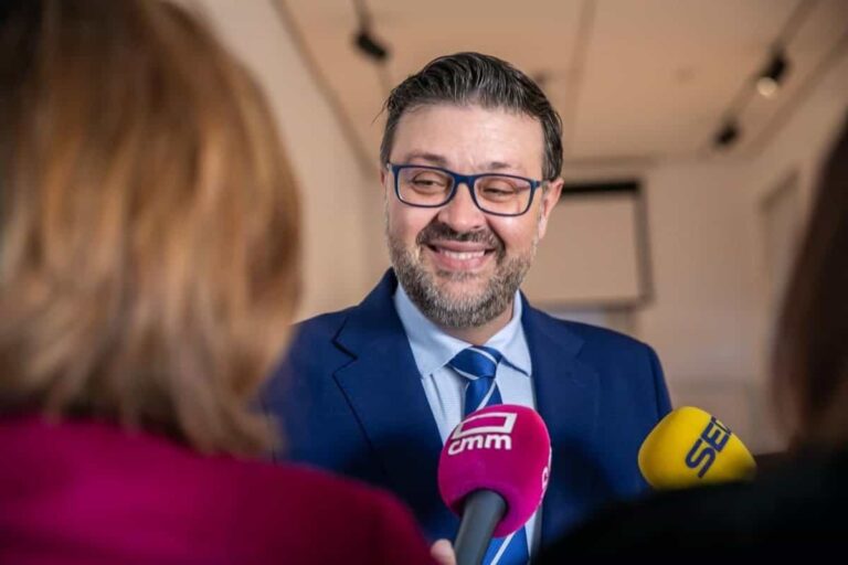 La Junta garantiza a las empresas que no costearán el alta en la Seguridad Social de los alumnos de FP en prácticas