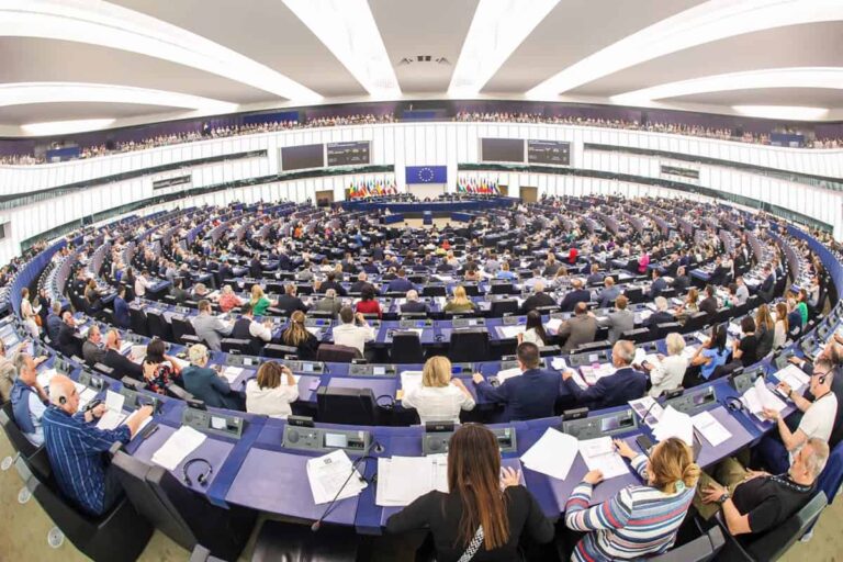 Un 64% de españoles tiene intención de votar en las elecciones europeas pero un 62% desconoce cuándo se celebran