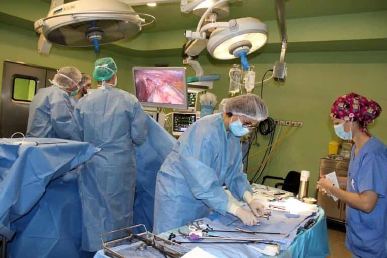 El Mancha Centro implanta una novedosa técnica quirúrgica para el reflujo gastroesofágico y la hernia de hiato