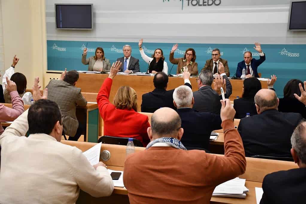 PP y Vox validan sus primeras cuentas en Diputación Toledo con abstención de PSOE, que rechaza la partida de familia