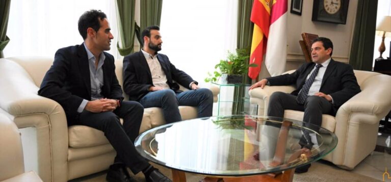 Pedro Muñoz reclama ayuda a la Diputación de Ciudad Real para mejorar el abastecimiento de agua y el asfaltado de calles