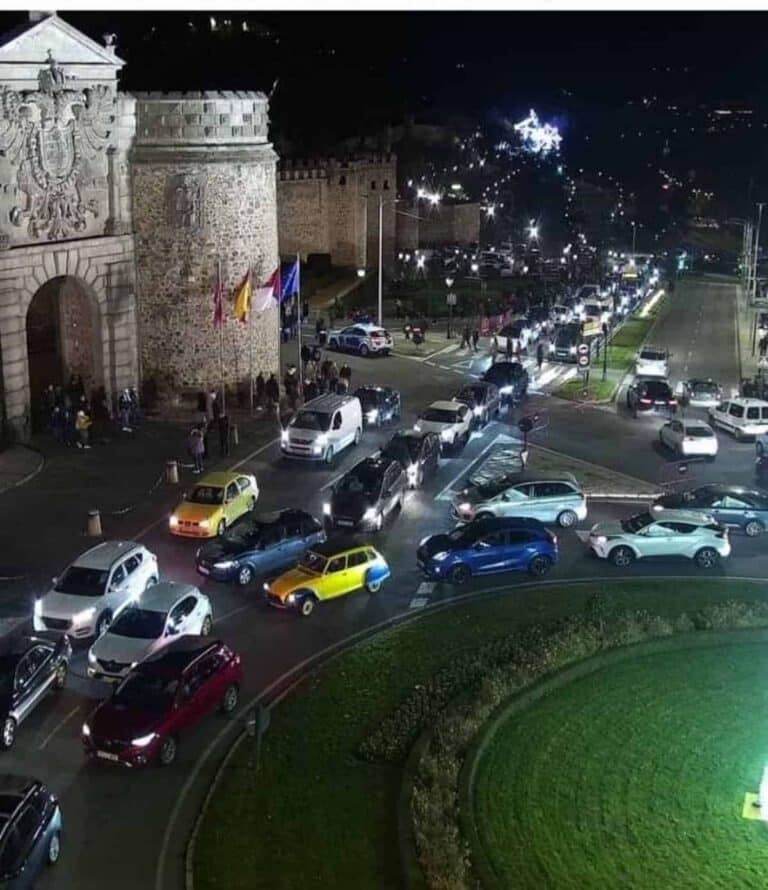 La aglomeración de gente entre Puerta Bisagra y Zocodover obliga a cambiar la cabecera de autobuses urbanos de Toledo