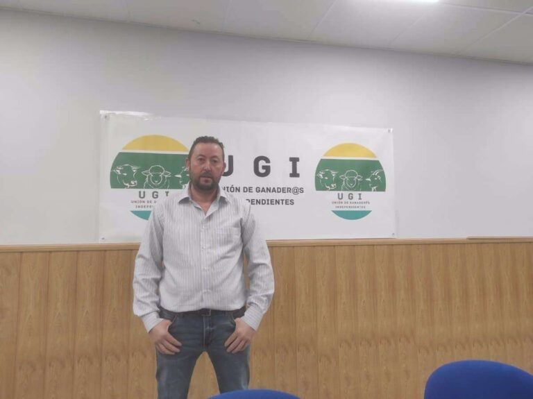 UGI denuncia la bajada "injustificada" de los precios de la leche de cabra y oveja sin Denominación de Origen