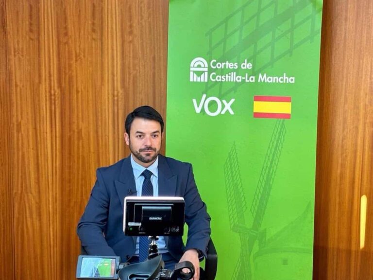 Vox defiende su trabajo parlamentario en CLM, rechaza la mudanza de las Cortes y critica la "esterilidad" de los debates