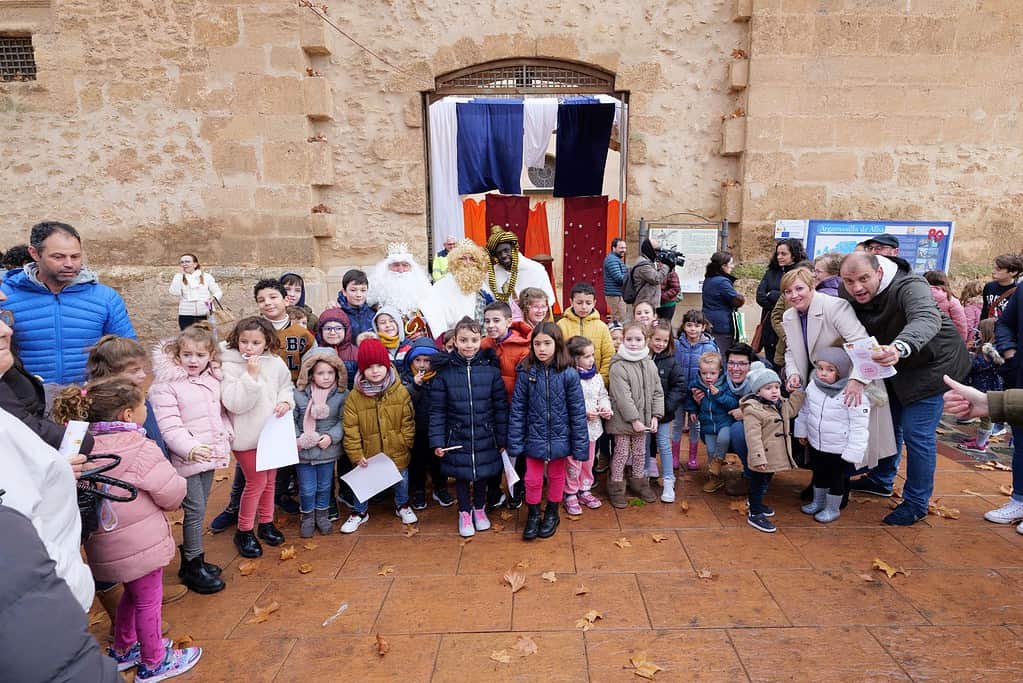 Los Reyes Magos reparten ilusión y alegría en Argamasilla de Alba 1