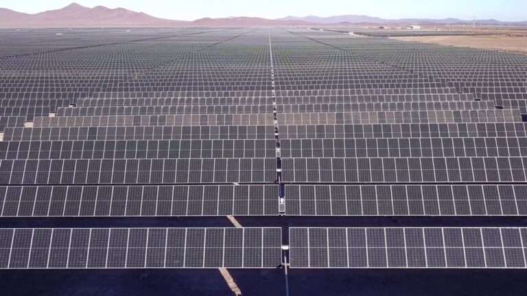 Acciona Energía completa en Cuenca su primera planta híbrida eólica y solar de 29,4 MW