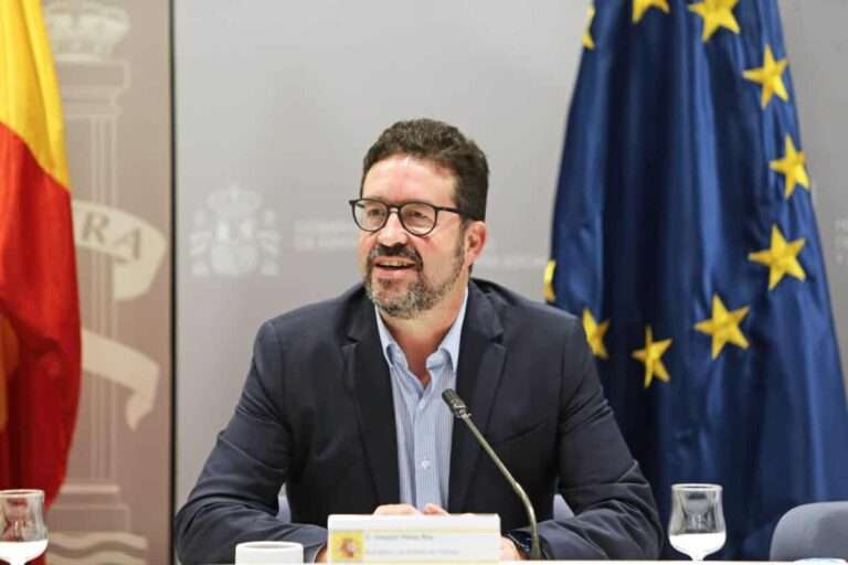 Gobierno y sindicatos acuerdan subir el SMI de 2024 un 5%, hasta los 1.134 euros