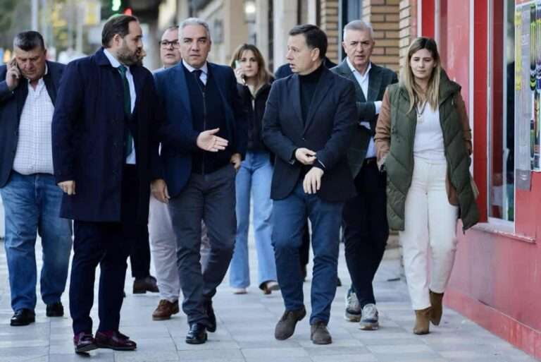 Bendodo (PP) carga contra el independentismo y acusa a Junts de querer "doblegar a Sánchez y humillar a los españoles"