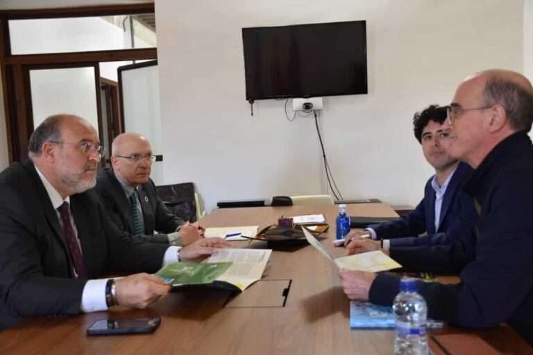 C-LM se interesa por las casas nido del 'Proyecto Arraigo' que repuebla zonas rurales