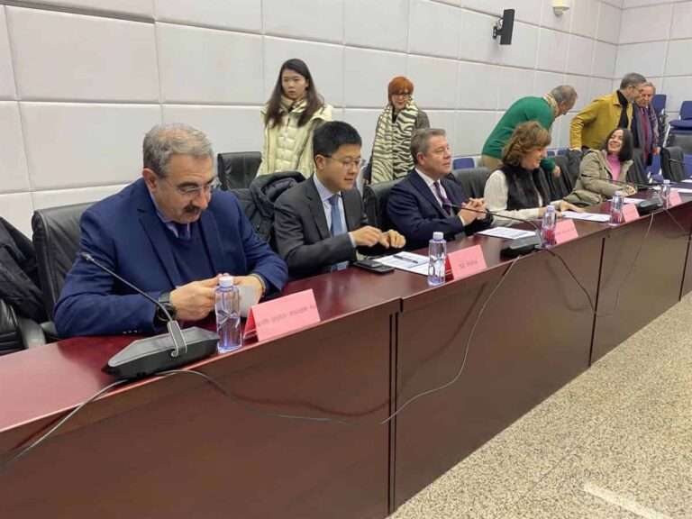 C-LM estudia el Centro de Información sanitaria de China para imitar procedimientos y avanzará en IA y bases de datos