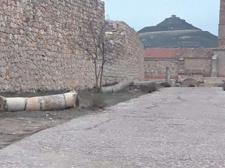 Indignación en el pequeño municipio de Atienza tras aparecer destrozado parte del viacrucis