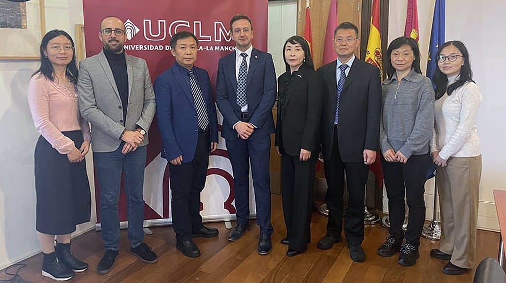 Representantes institucionales chinos visitan el Campus de Toledo de la UCLM para fortalecer relaciones en investigación