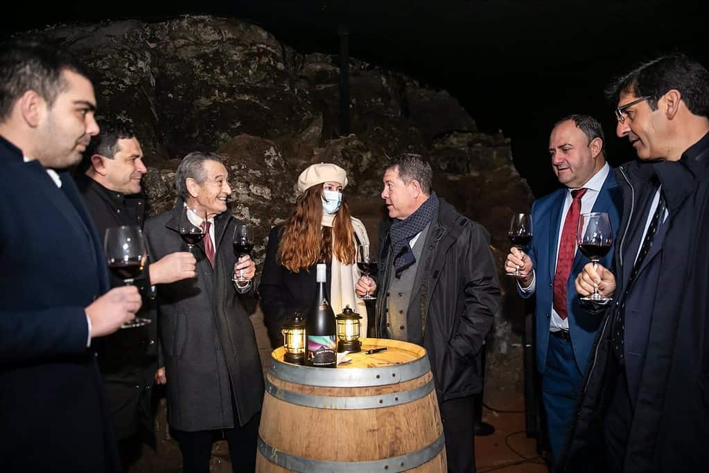 Encomienda de Cervera presenta el primer vino criado en gruta volcánica sin contaminación ambiental y electromagnética