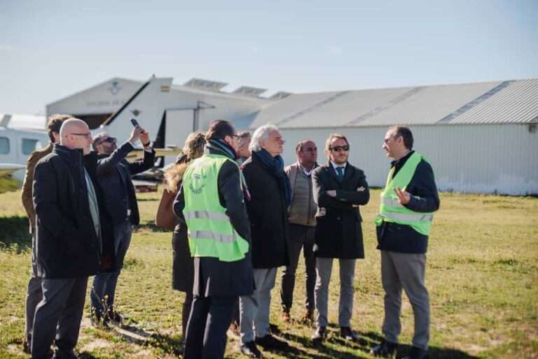 Las patronales de Madrid y Toledo comprueban el potencial del aeródromo de Casarrubios como segundo aeropuerto de Madrid
