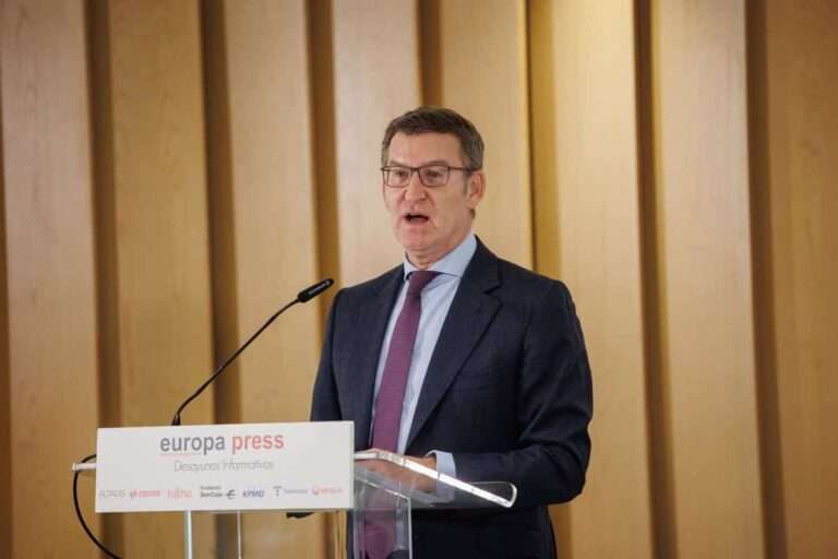 Feijóo pide reformar financiación autonómica que "con consenso" tras la reunión de Page y presidente del PP en Fitur