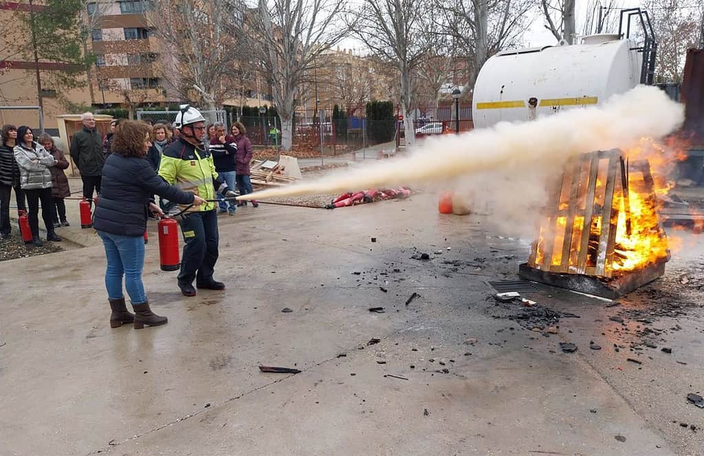 Profesores de la Escuela Oficial de Idiomas de Albacete se forman en prevención de incendios