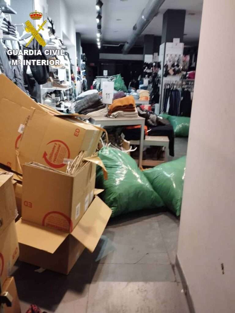 Detenido un varón por robar 250 euros y ropa de una tienda de Tarancón (Cuenca)