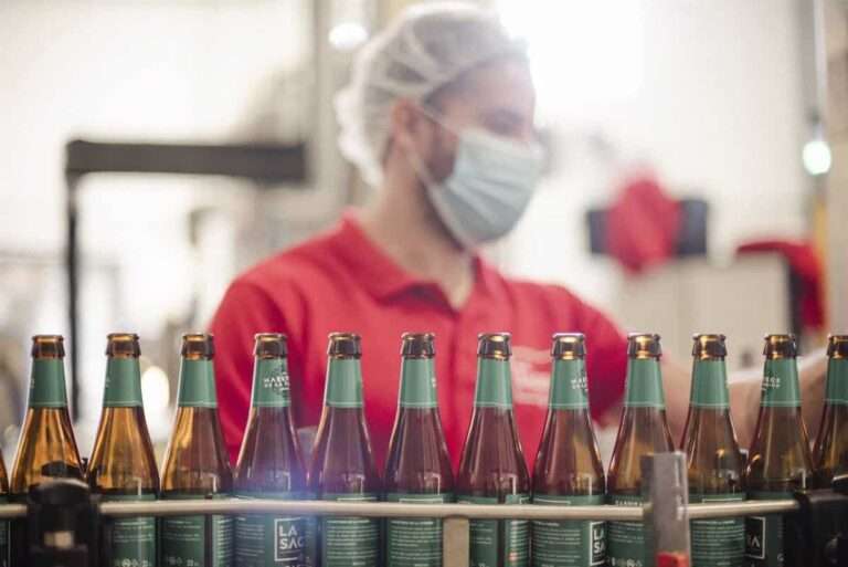 Cerveza LA SAGRA enfila 2024 exhibiendo en su sala de trofeos una treintena de galardones nacionales e internacionales