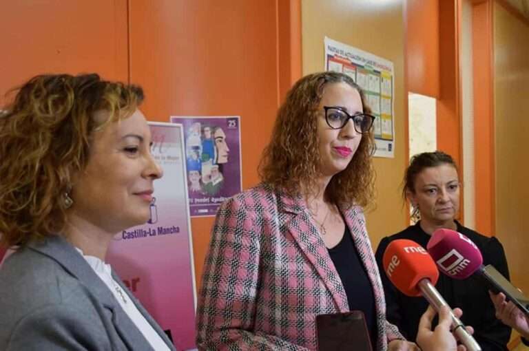 Consejera de Igualdad celebra el 54% de puestos de trabajo de mujeres en turismo en C-LM pero anima a superar "barreras"