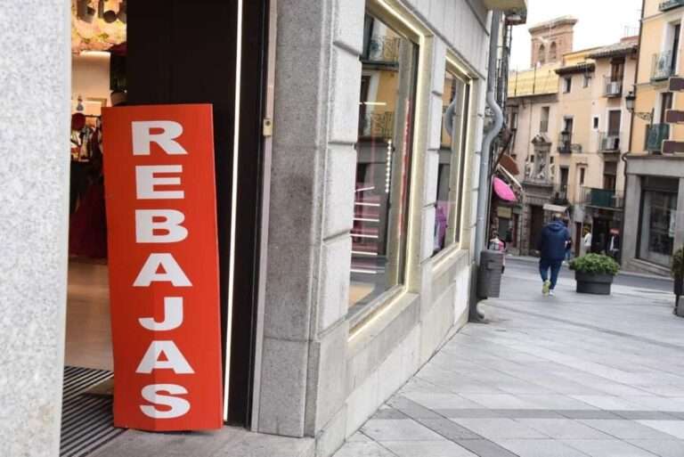 Conservar tickets y comprobar la seguridad de las conexiones online, consejos de la Junta para las rebajas