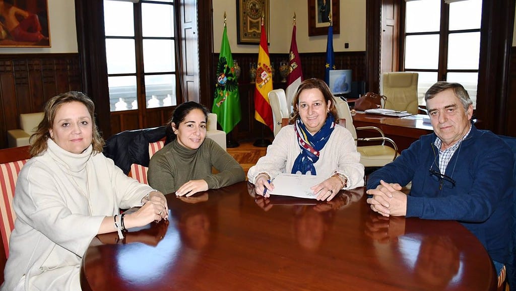 La alcaldesa de Carmena pide ayuda a la Diputación para mejorar la gestión económica del Ayuntamiento