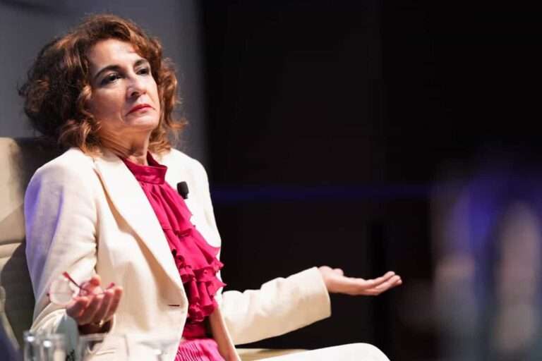Montero reprende a Page y cree que sus palabras sobre el PSOE "no se corresponden con la realidad"