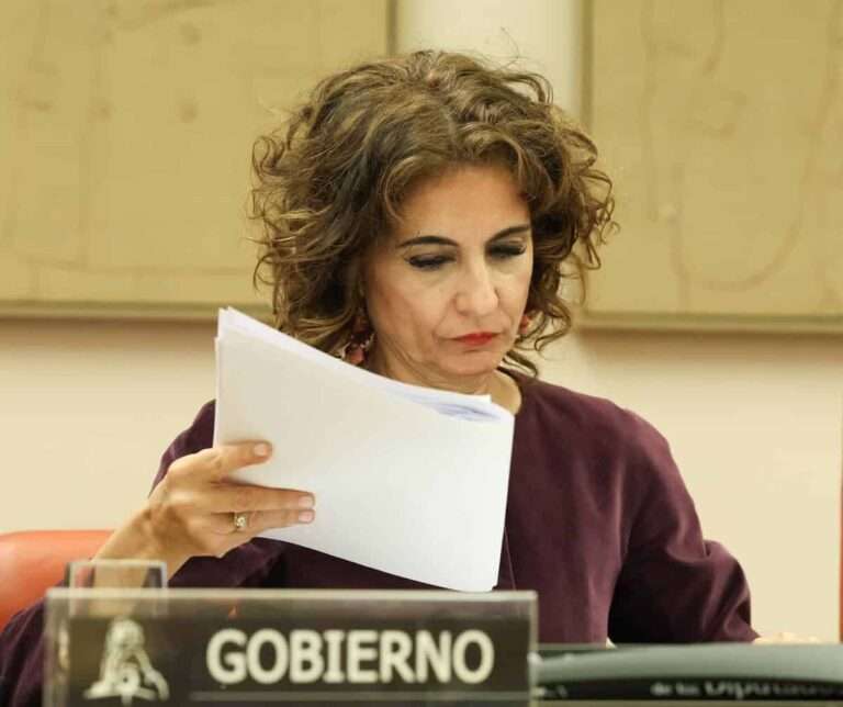 Montero se reunirá con las CCAA a partir de febrero para analizar la condonación de deuda y la financiación