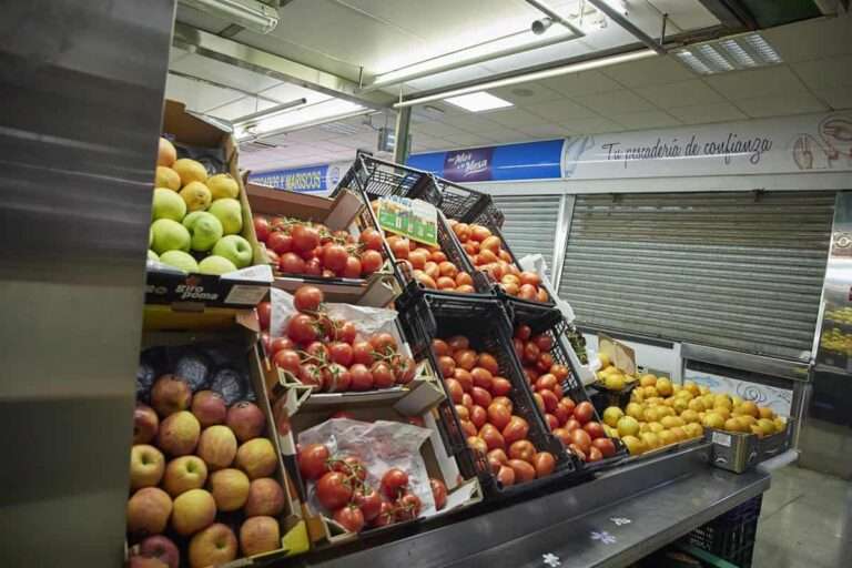 El Gobierno retoma la Ley que multa con entre 60.000 y 500.000 euros a restaurantes y súper que tiren comida