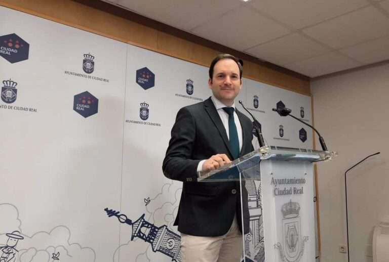 La plaza Cervantes de Ciudad Real se someterá a obras de mejora tras detectarse nuevos hundimientos en su suelo