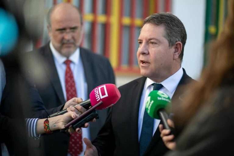 Page lamenta que se vea "como delito" hablar con otros presidentes y que se "aplauda" reunirse con Puigdemont