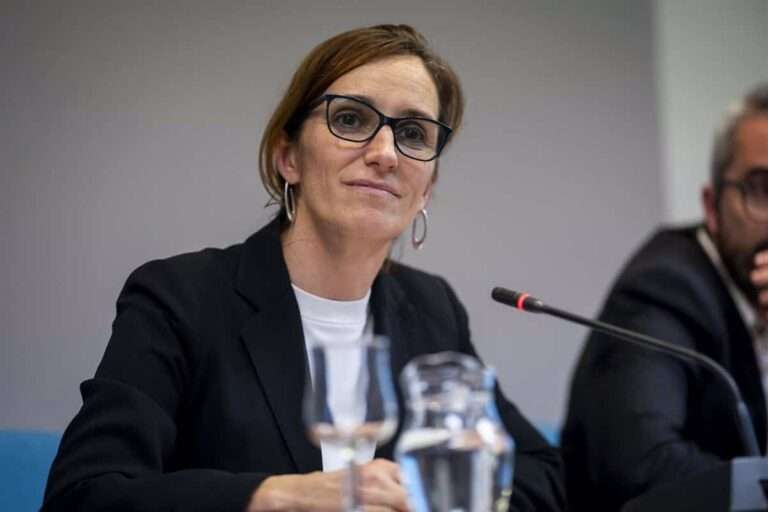 Sanidad planteará hoy a las CCAA la vuelta de las mascarillas a centros sanitarios y sociosanitarios y farmacias