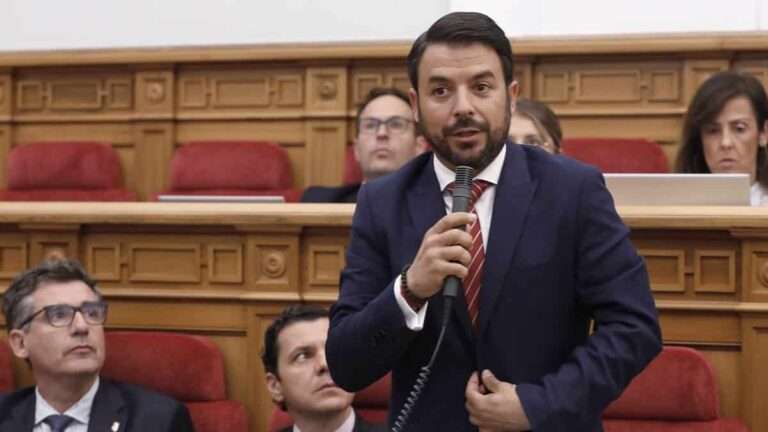 Vox pide la comparecencia de Hernando y Martínez Lizán en las Cortes de C-LM tras los ataques de agricultores franceses