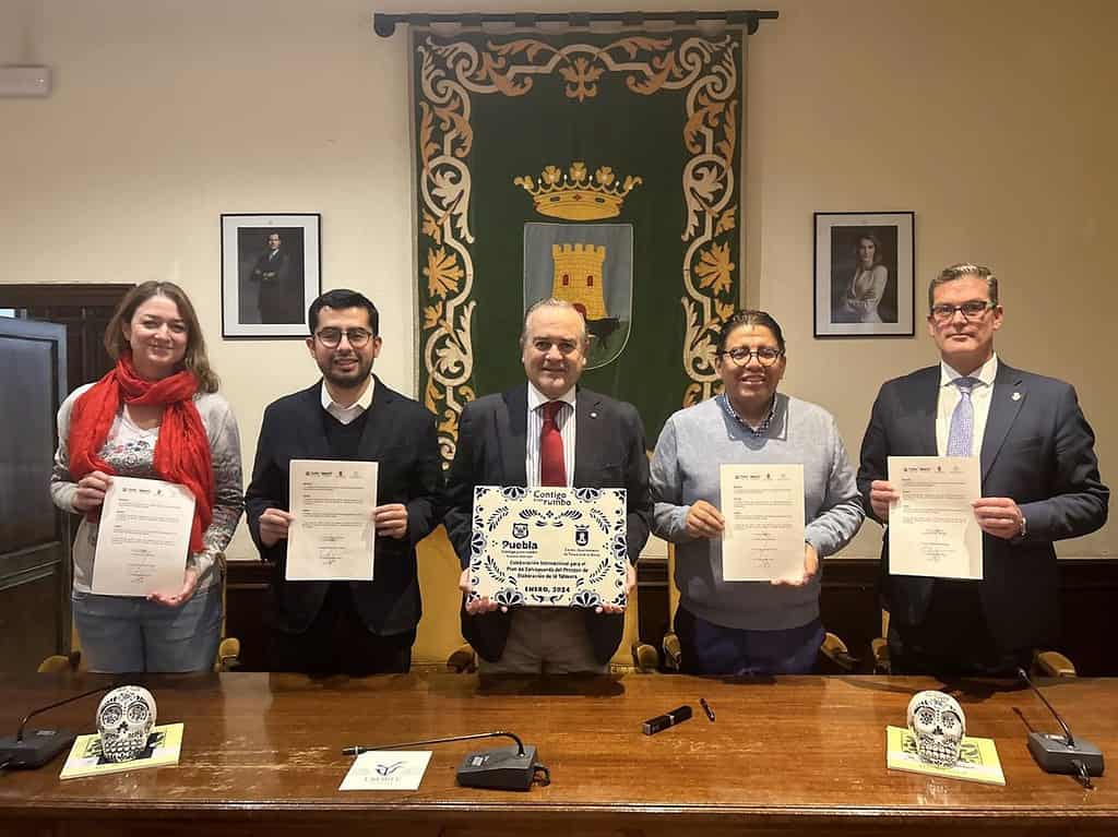 Talavera y el municipio mexicano de Puebla suscriben un convenio para apoyar y promocionar sus cerámicas