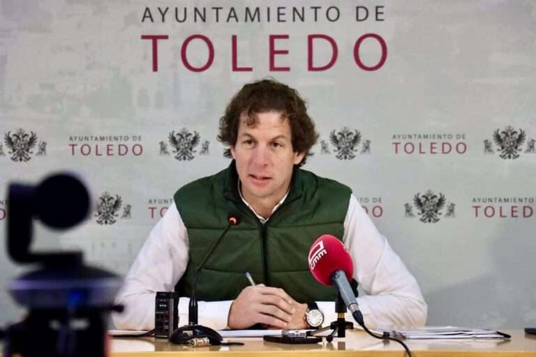El Ayuntamiento de Toledo afirma que ya ha limpiado los últimos deshechos del vertido aparecido en la senda del Tajo