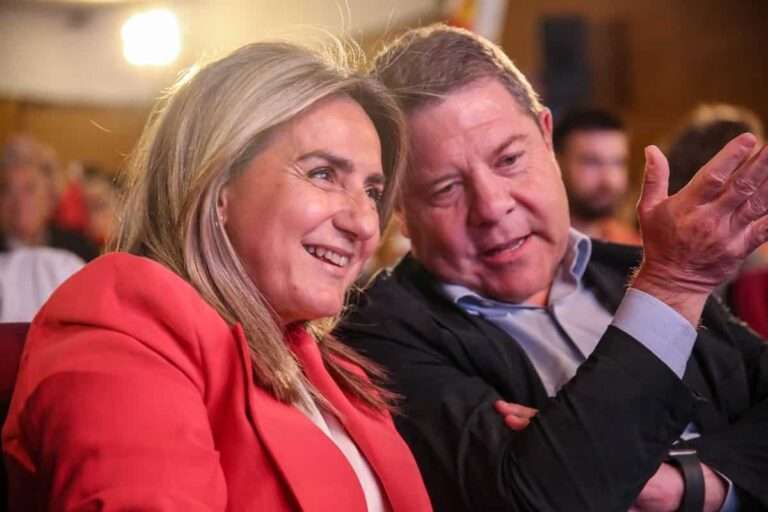 Tolón no comparte las palabras de Page y afirma que el PSOE está "en el centro de la Constitución"