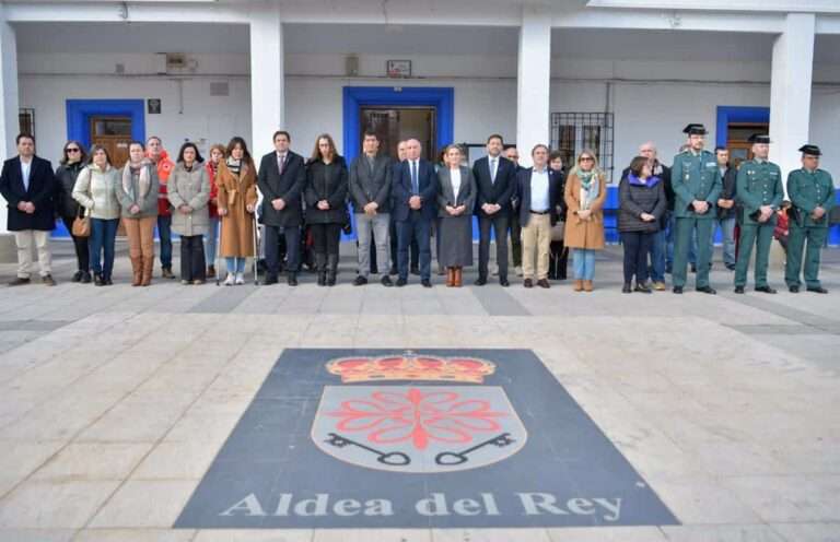 Aldea del Rey transmite su repulsa al asesinato machista de su vecina Cándida con un minuto de silencio