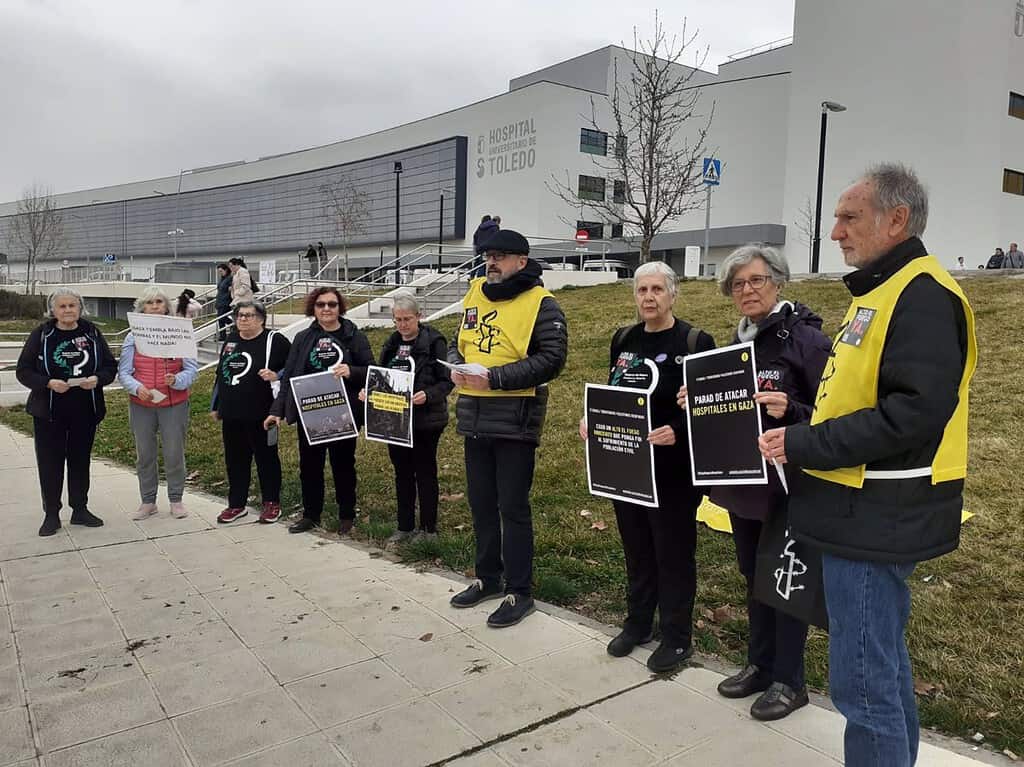 Amnistía Internacional y Mujeres de Negro denuncian los bombardeos de Israel a hospitales desde el Hospital de Toledo