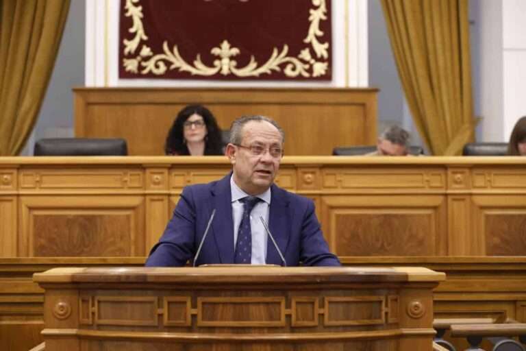 C-LM instaurará silencio administrativo positivo e impulsará las tramitaciones con declaraciones responsables