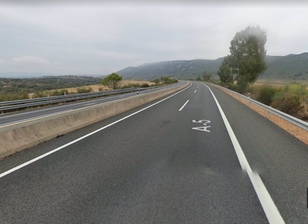 Un accidente de camión provoca un corte de carretera parcial en la A-5 dirección Madrid