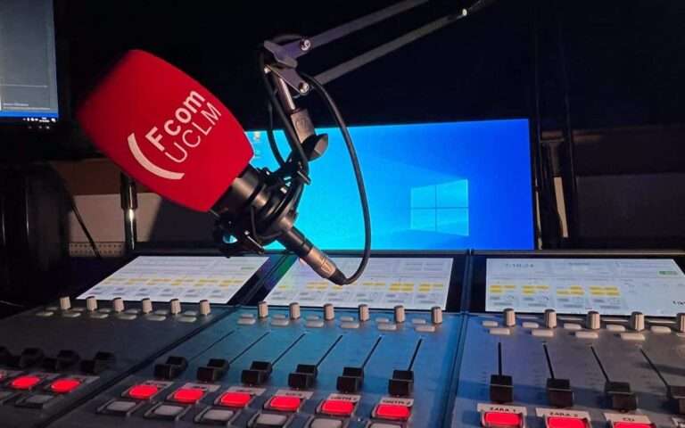 La Facultad de Comunicación de la UCLM celebra el Día Mundial de la Radio y sus cien años de historia con Iceta