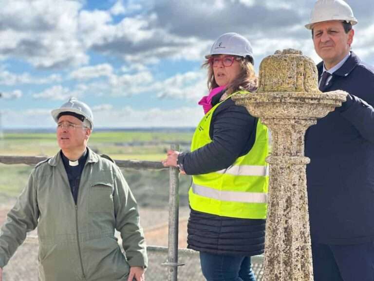 Instituciones trabajarán para encontrar una solución a la obra de reparación de la cubierta de la iglesia de Yepes