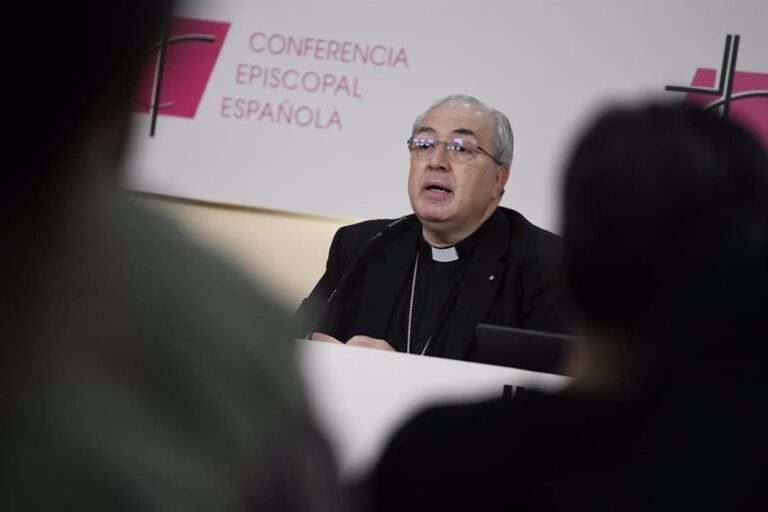 Los obispos crean una comisión de arbitraje para estudiar los casos de abusos prescritos