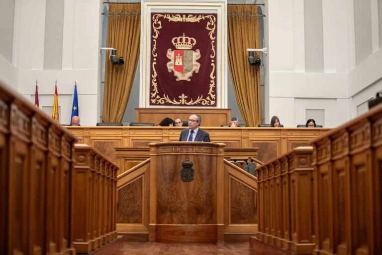Junta y oposición coinciden en exigir nuevo modelo de financiación autonómica, pero PP acusa a Page de inacción