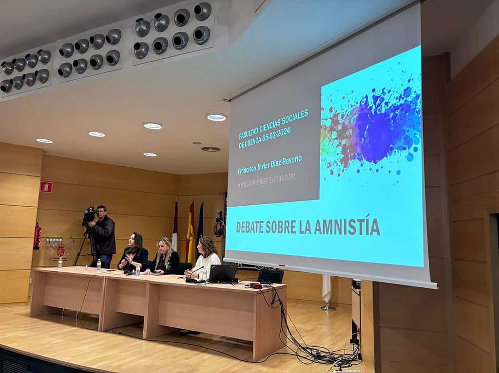 Choque de argumentos jurídicos a favor y en contra de la amnistía en un debate en el Campus de Cuenca