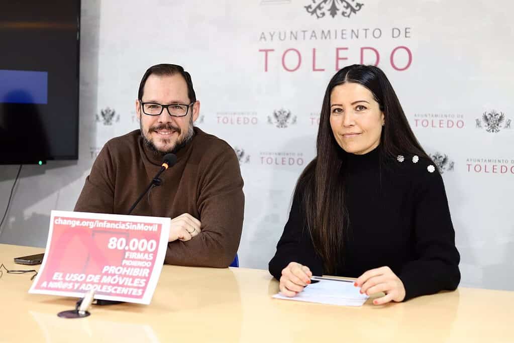 El Consejo Escolar de Toledo propondrá al regional urgir a Junta a que tome medidas sobre uso de móviles en las aulas
